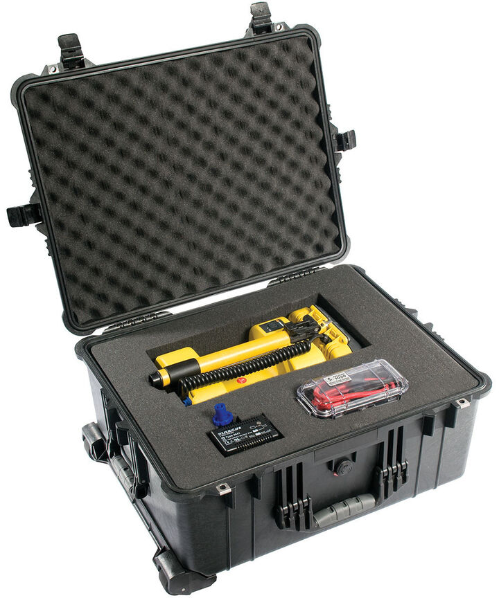 Pelican 1610 Polypropylene 2.23 Cu-Ft. Protector Case with Foam, Black, large image number 3