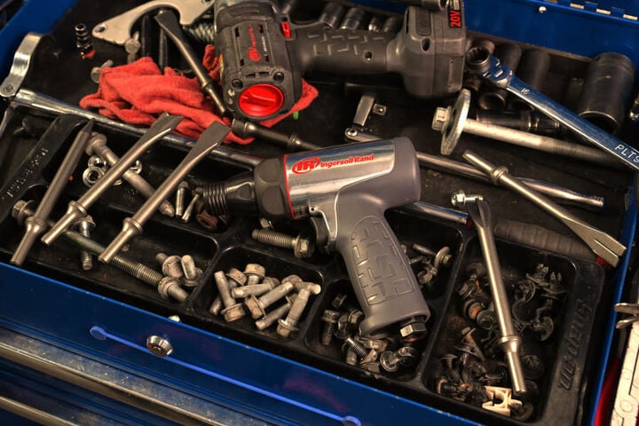 Ingersoll Rand Long Barrel Air Hammer and 5-Piece Chisel Set, large image number 3