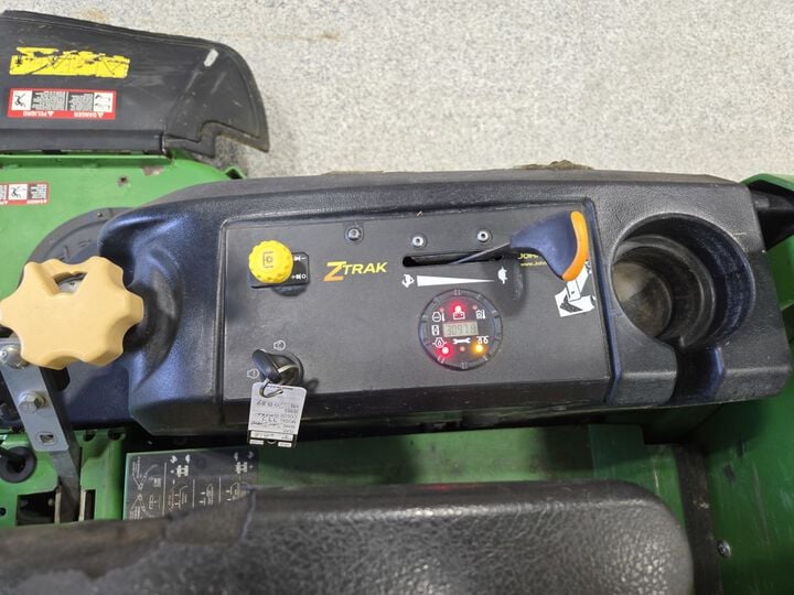 John Deere 997 72 Inch Z-Trak Zero-Turn Mower 2012, large image number 11