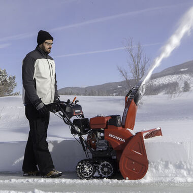 Honda 13HP 32In Two Stage Track Drive Snow Blower - Electric Start, large image number 3