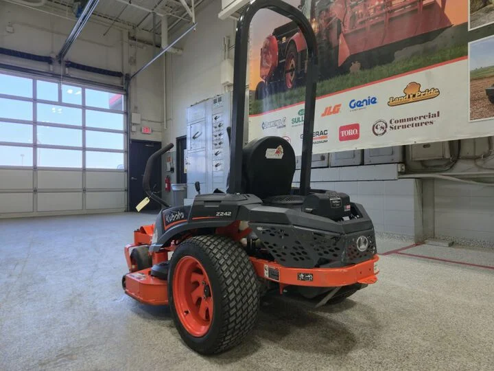Kubota Z242KH 48 Inch 22HP Zero-Turn Riding Mower Used 2023, large image number 7