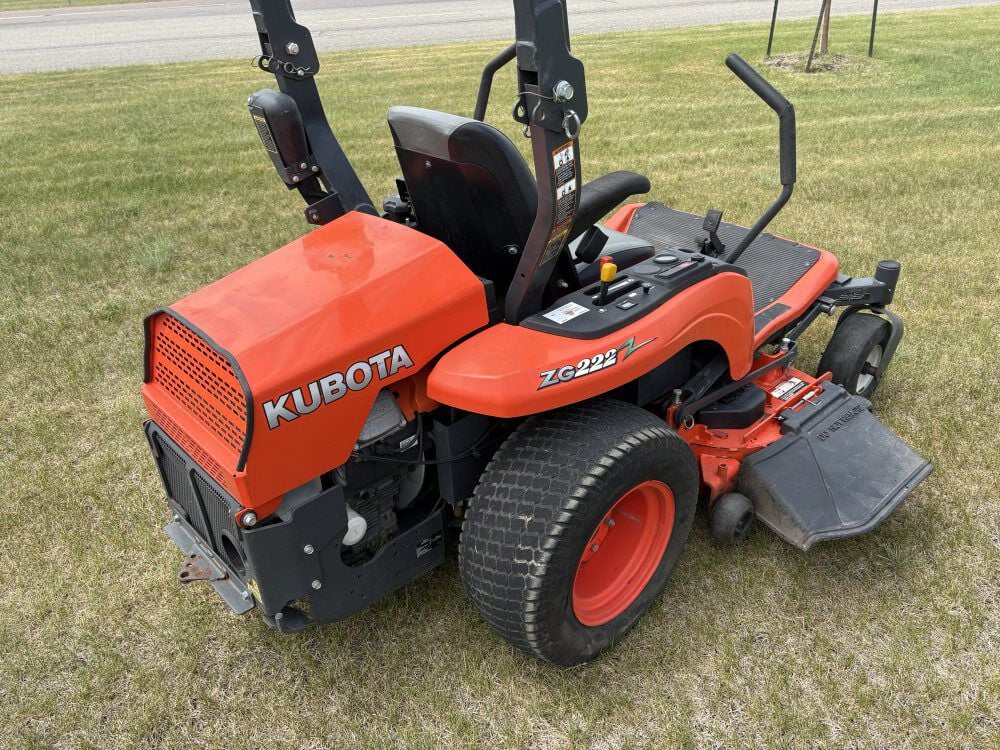Kubota ZG222 48 Inch Gas Zero-Turn Lawn Mower Used 2016, large image number 5