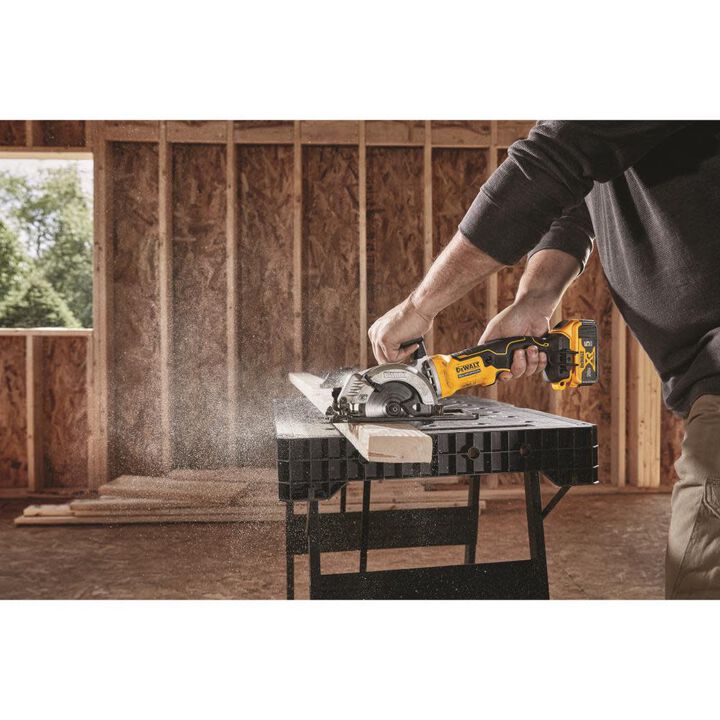 DEWALT ATOMIC 20V MAX Brushless 4-1/2 in. Cordless Circular Saw (Bare Tool), large image number 5