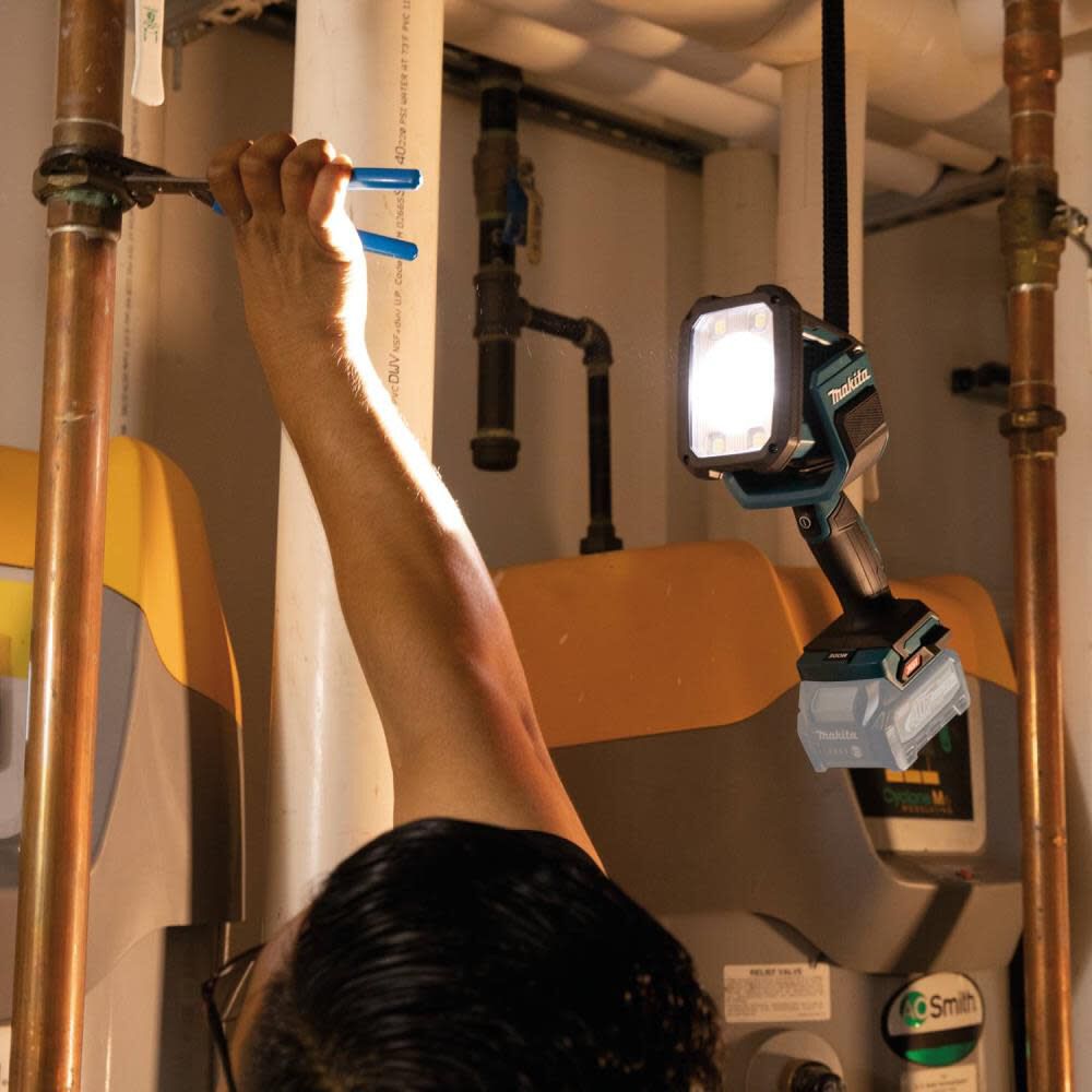 Makita 40V max XGT Cordless L.E.D. Flashlight / Spotlight