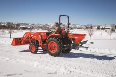 Kubota 33HP 4WD Utility Tractor with ROPS and 3-Point, large image number 1