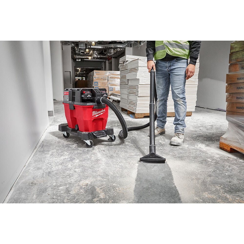 Milwaukee M18 FUEL 9 Gallon 36V Wet/Dry Vacuum Kit with HEPA Filter & 5pk Dust Bags Bundle, large image number 5