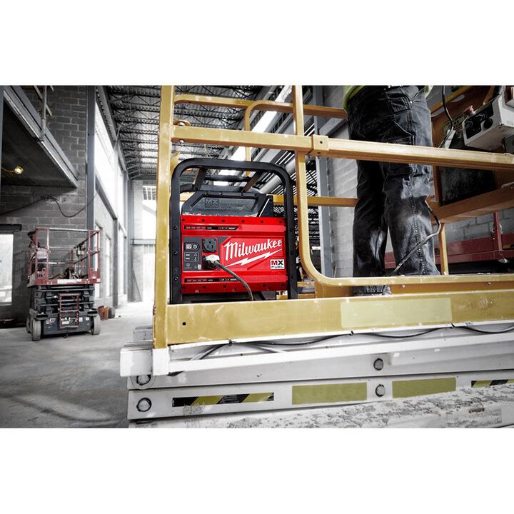 Milwaukee Promotional MX FUEL CARRY ON 3600with 1800W Power Supply, large image number 26