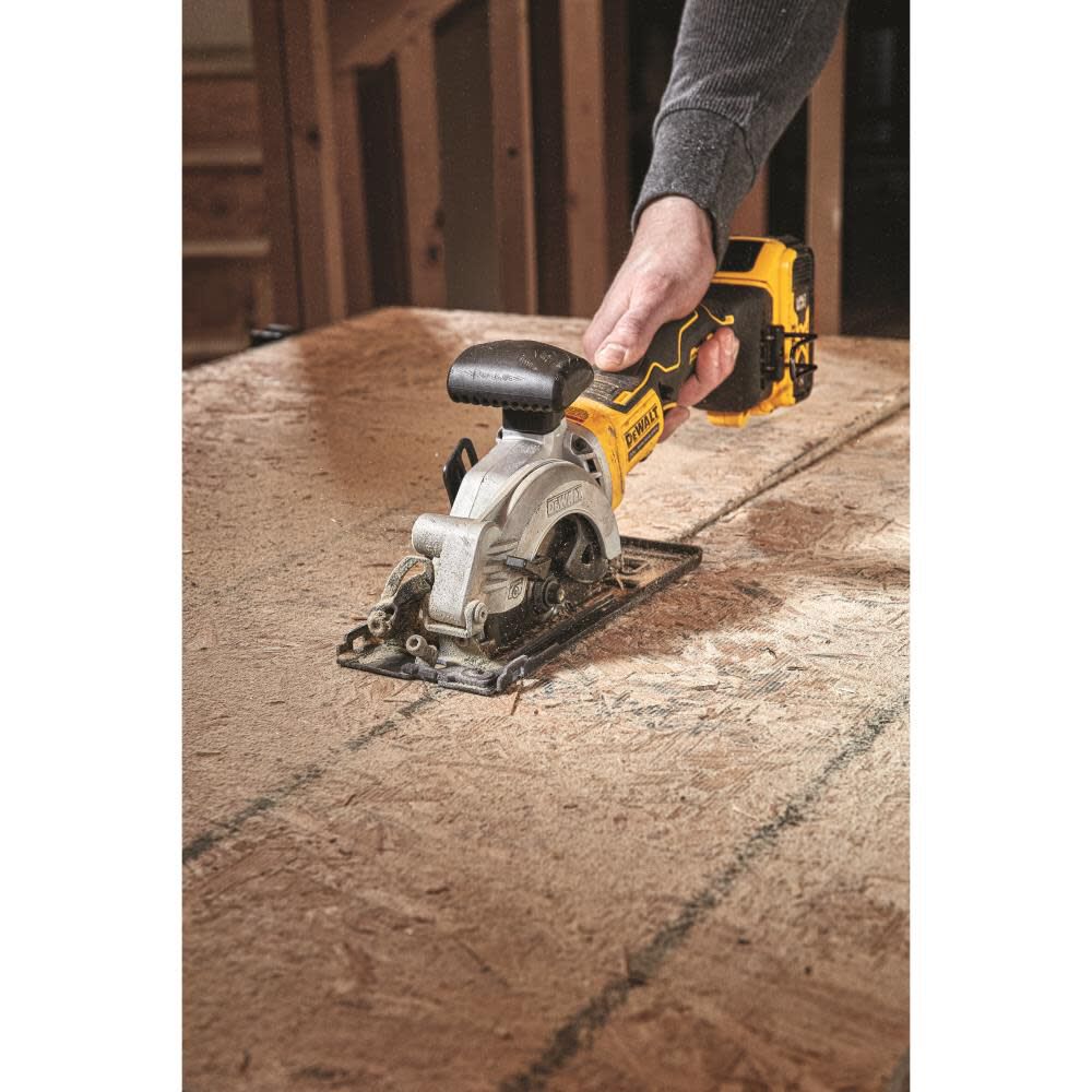 DEWALT ATOMIC 20V MAX Brushless 4-1/2 in. Cordless Circular Saw Kit, large image number 5