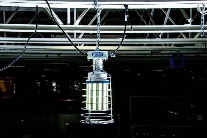 Gardner Bender 150 Watt High Bay LED Luminaire Temporary Plug-in Work Light Fixture 19000 lm 5000k Snap Lock Hook & Wire Guard, large image number 2
