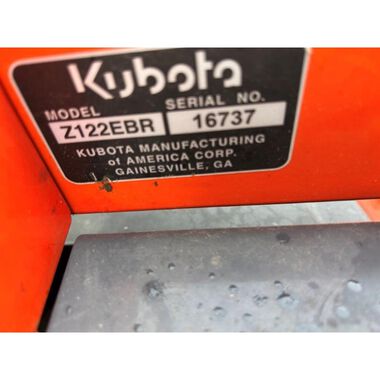 Kubota Z122EBR 48 In. Gas Zero Turn Riding Mower - Used 2016, large image number 9