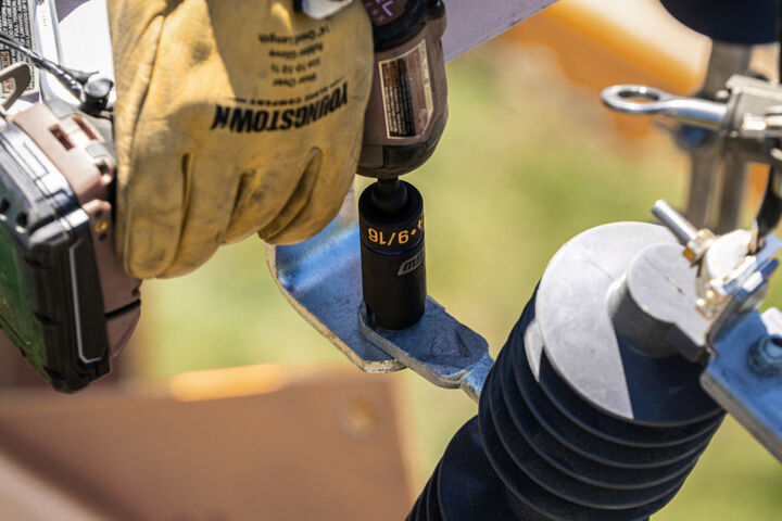 GEARWRENCH 1/2 Drive 3-in-1 Lineman 9/16 x 3/4 12 Point Slotted Deep Impact Socket, large image number 4