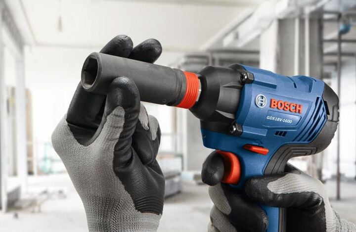 Bosch 18V Freak 1/4in & 1/2in Two In One Bit/Socket Impact Driver Kit Reconditioned, large image number 7