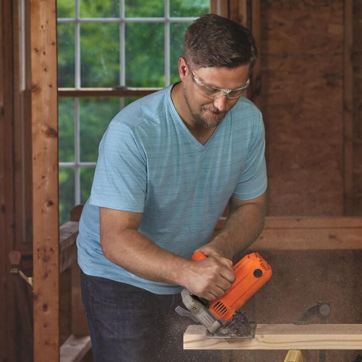 Black and Decker 13-Amp 7-1/4-in Corded Circular Saw, large image number 1