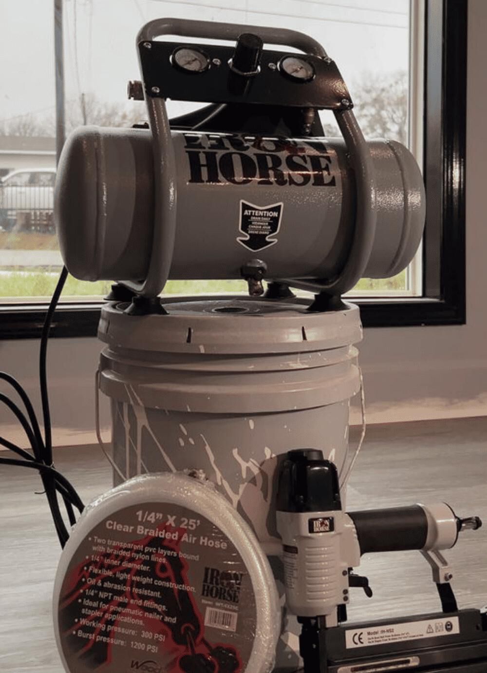 Iron Horse 2 Gallon 1HP Hot Dog Air Compressor with Accessory Kit, large image number 8