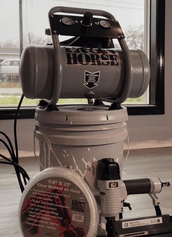 Iron Horse 2 Gallon 1HP Hot Dog Air Compressor with Accessory Kit, large image number 7