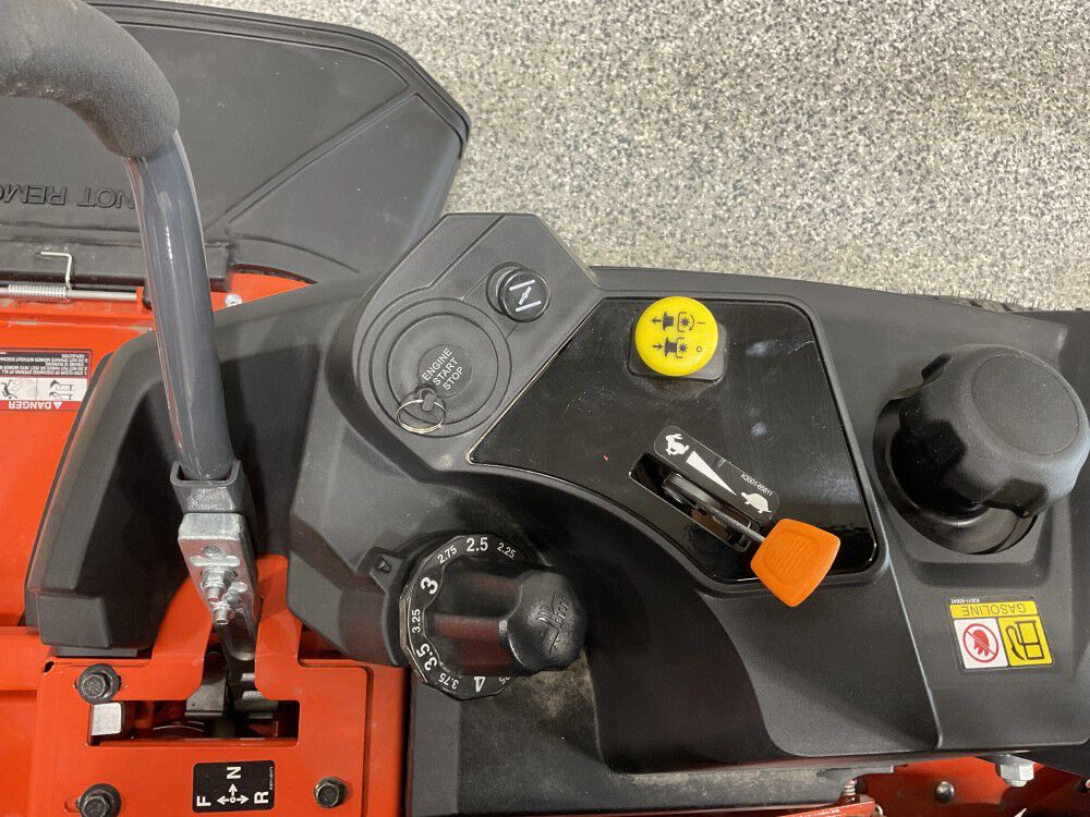 Kubota Z252KW-54 54 Inch Kawasaki Engine Gas-Powered Zero