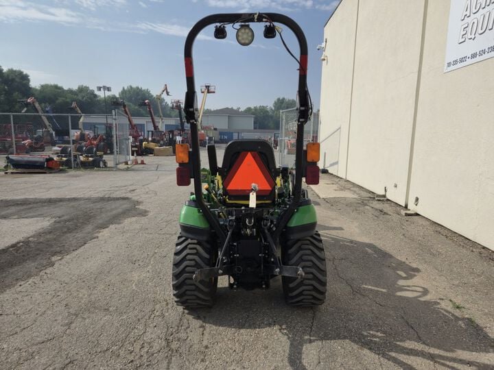 John Deere 1025R Sub-Compact Diesel Utility Tractor Used 2014, large image number 4