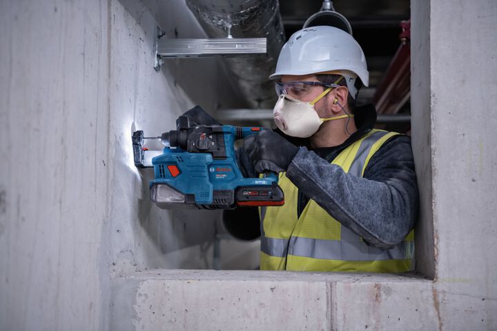 Bosch 18V SDS-plus Bulldog 3/4in Rotary Hammer Kit with 2ct CORE18 4Ah Advanced Power Batteries, large image number 9