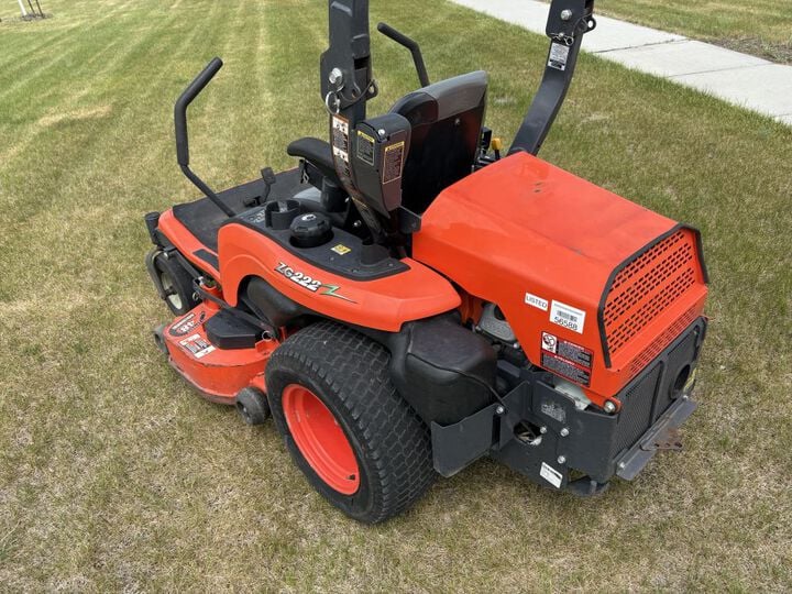 Kubota ZG222 48 Inch Gas Zero-Turn Lawn Mower Used 2016, large image number 6