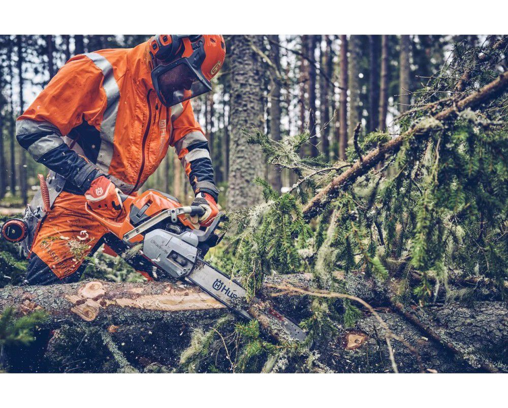 Husqvarna 562 XP Mark II 28 Inch and H83 Chain 4.7HP Gas-Powered Chainsaw, large image number 6