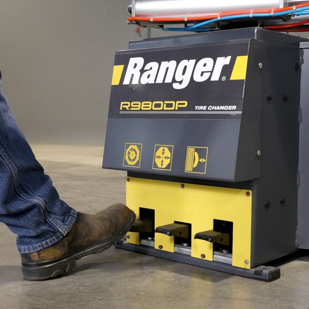 Ranger R980DP-L 110VAC Swing Arm Tire Changer with Dual-Tower Assist, large image number 6