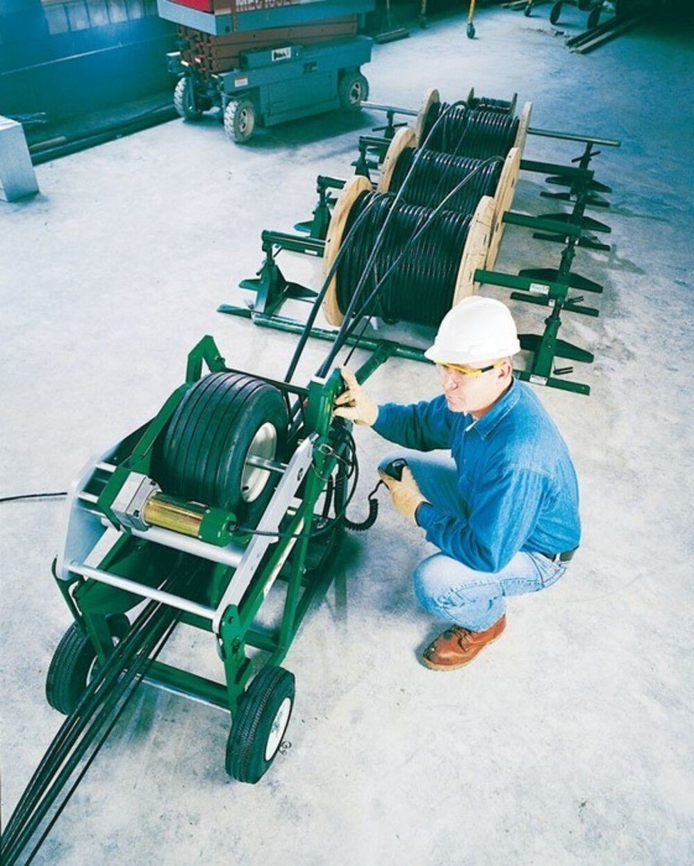 Greenlee 120V Ultra Cable Feeder with Hand Switch, large image number 2