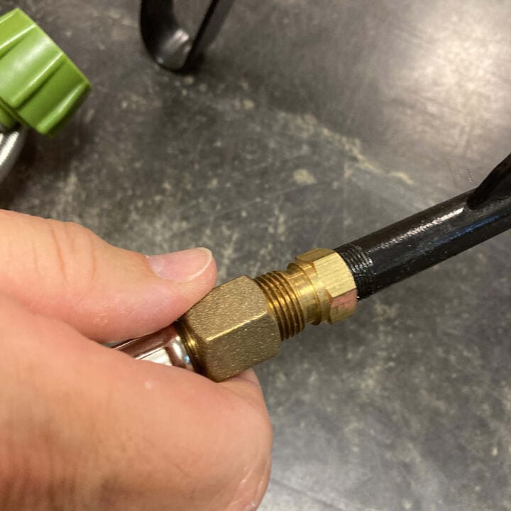 Bayou Classic 3/8 Inch x 48 Inch Braided LPG Hose with 10 PSI Preset Regulator, large image number 1