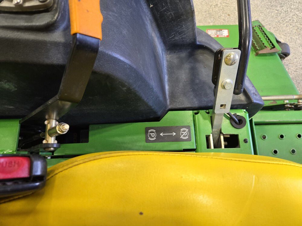 John Deere 997 72 Inch Z-Trak Zero-Turn Mower 2012, large image number 14
