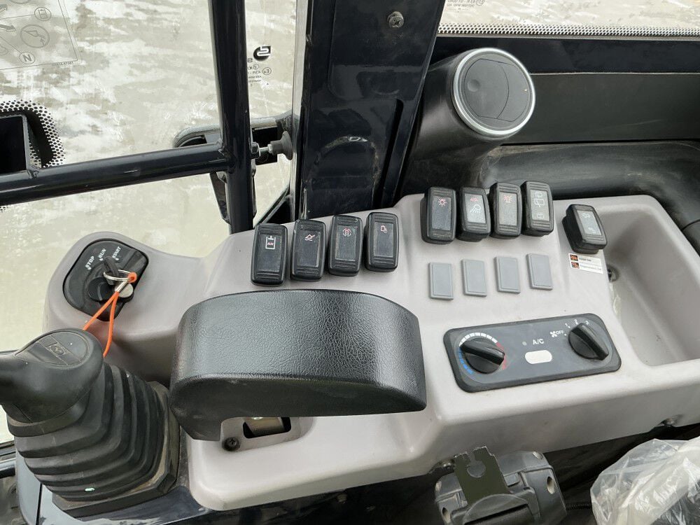 Kubota R640R43 64.3HP Diesel Powered Wheel Loader Used 2021, large image number 12