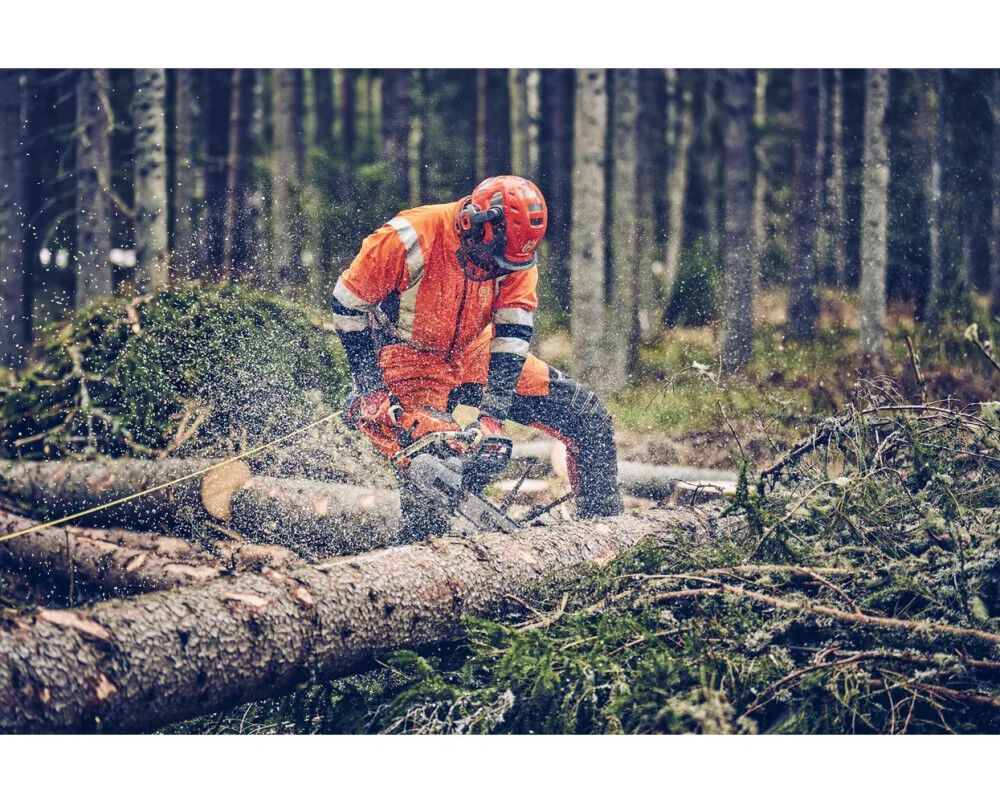 Husqvarna 562 XP G Mark II 18 Inch and C83 Chain 4.7HP Gas-Powered Chainsaw, large image number 7