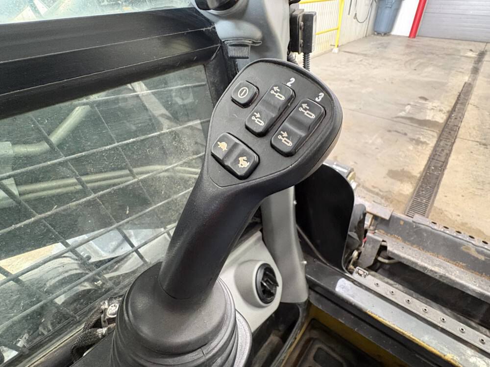 New Holland L334 90HP Wheeled Skid Steer Loader Used 2022, large image number 15