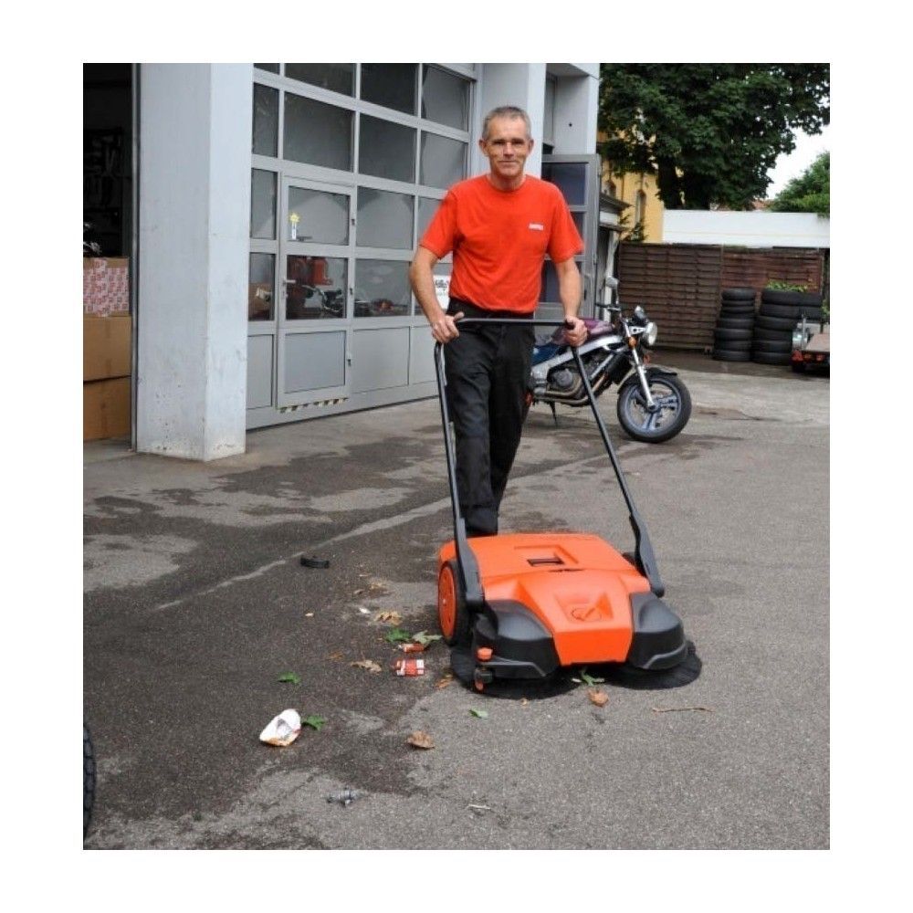 Haaga 677 31in Battery Powered Triple Sweeper, large image number 4