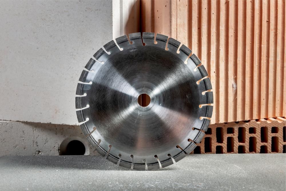 Metabo 5 Inch Professional Segmented Rim Diamond Cutting Disc for Masonry (15 Segments), large image number 3