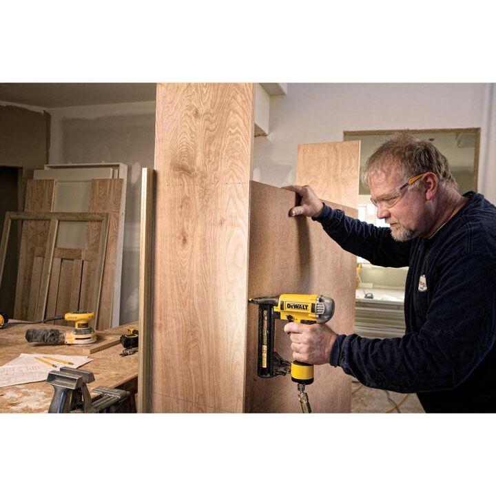 DEWALT 18 Gauge Finish Stapler, large image number 1