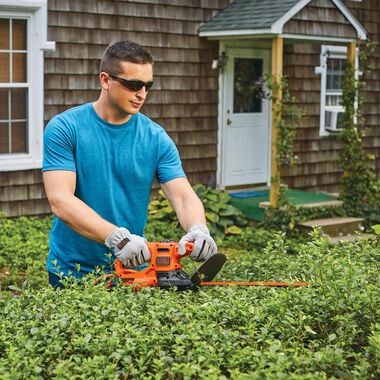 Black and Decker BEHT150 BD 3.2 Amps 17-in Corded Electric Hedge Trimmer, large image number 4