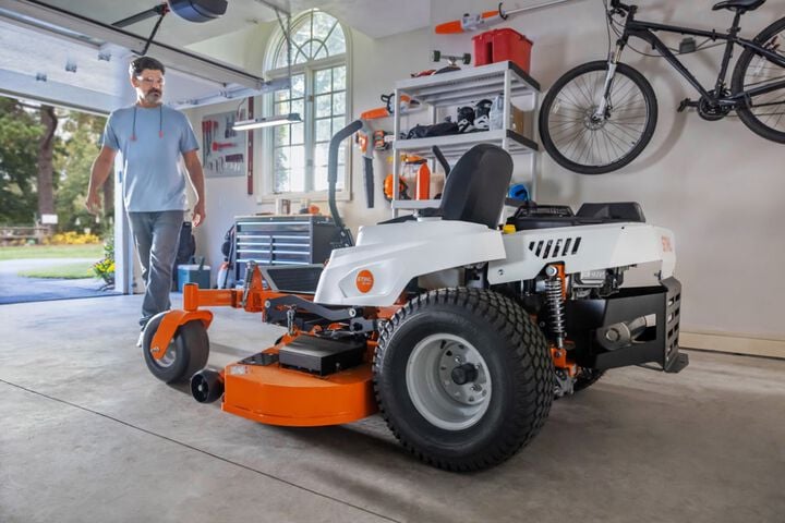 Stihl RZ 261 Z TURN 61 Inch Gas Powered Zero Turn Lawn Mower, large image number 5
