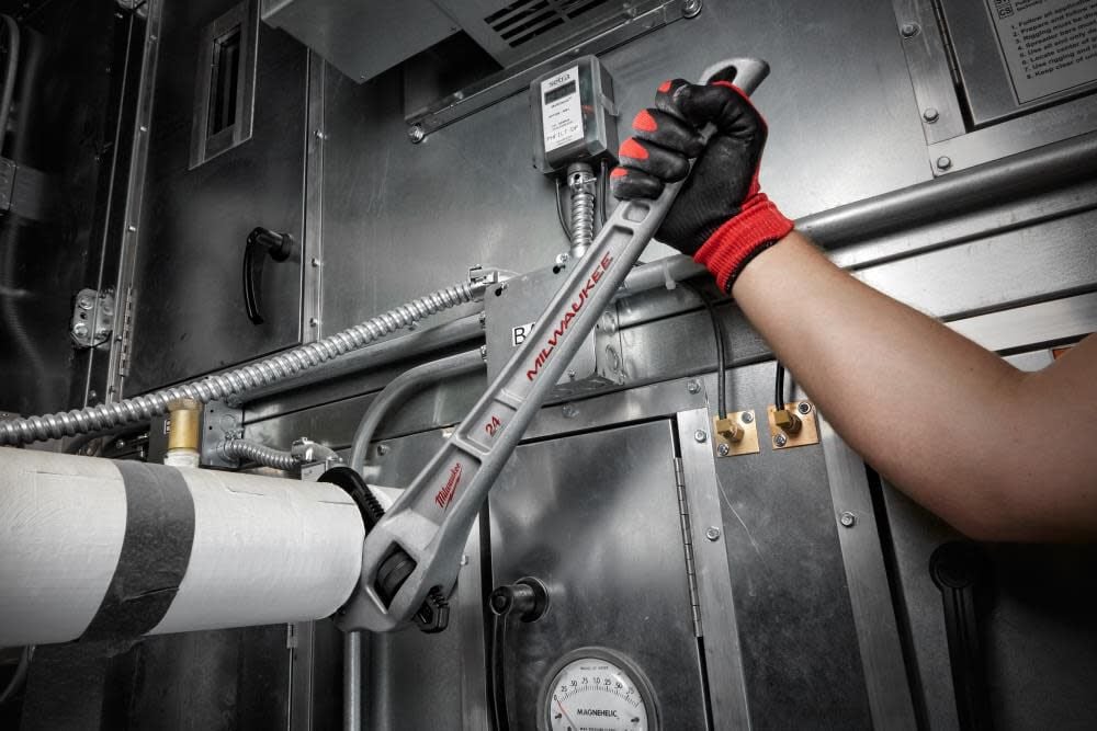 Milwaukee 24 In Aluminum Offset Pipe Wrench 48 22 7182 - Image 2