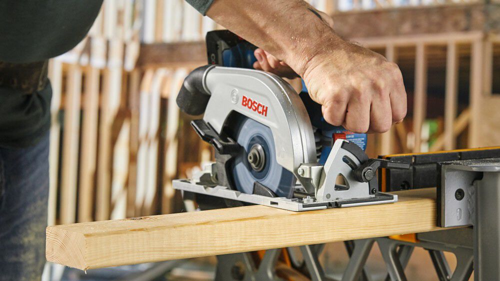 Bosch 18V Blade Right 6 1/2in Circular Saw Kit with 2 CORE18V 4.0 Ah Compact Batteries, large image number 12