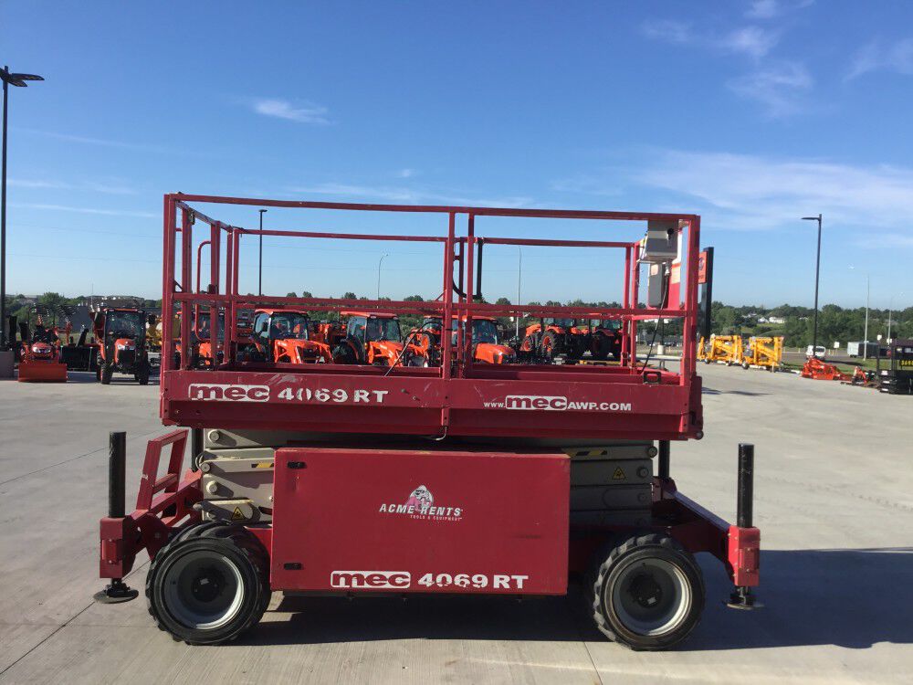mec 4069RT 40 Ft Platform 4WD Diesel Rough Terrain Scissor Lift Used 2015, large image number 3
