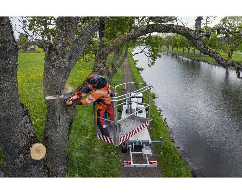 Husqvarna 540 XP MARK III 14 Inch and SP21G Chain 2.6HP Gas-Powered Chainsaw, large image number 6