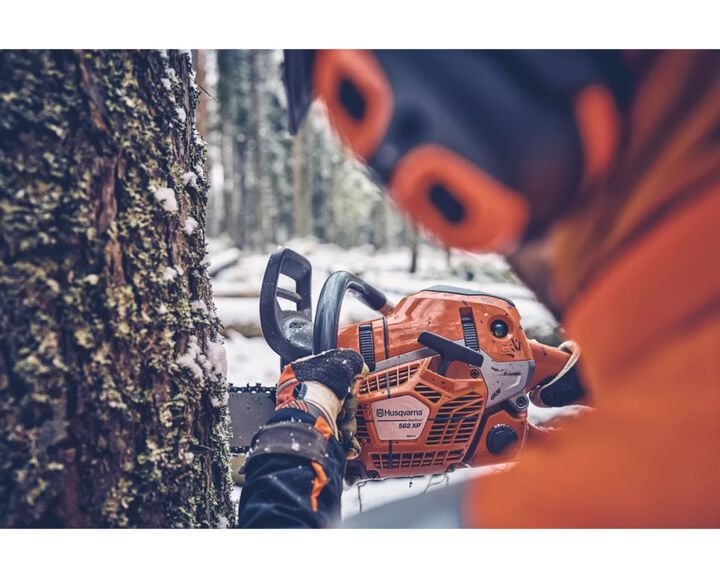 Husqvarna 562 XP G Mark II 18 Inch and C83 Chain 4.7HP Gas-Powered Chainsaw, large image number 3