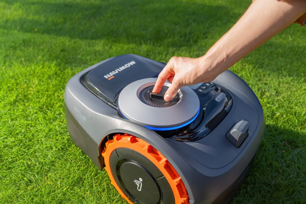 Segway Navimow i110 1/4 Acre Robotic Lawn Mower, large image number 10