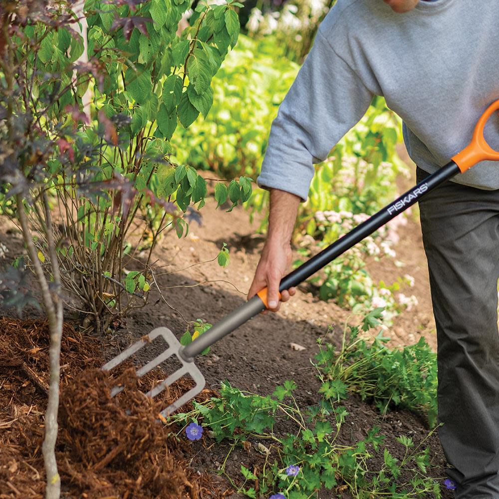 Fiskars on sale mulch fork