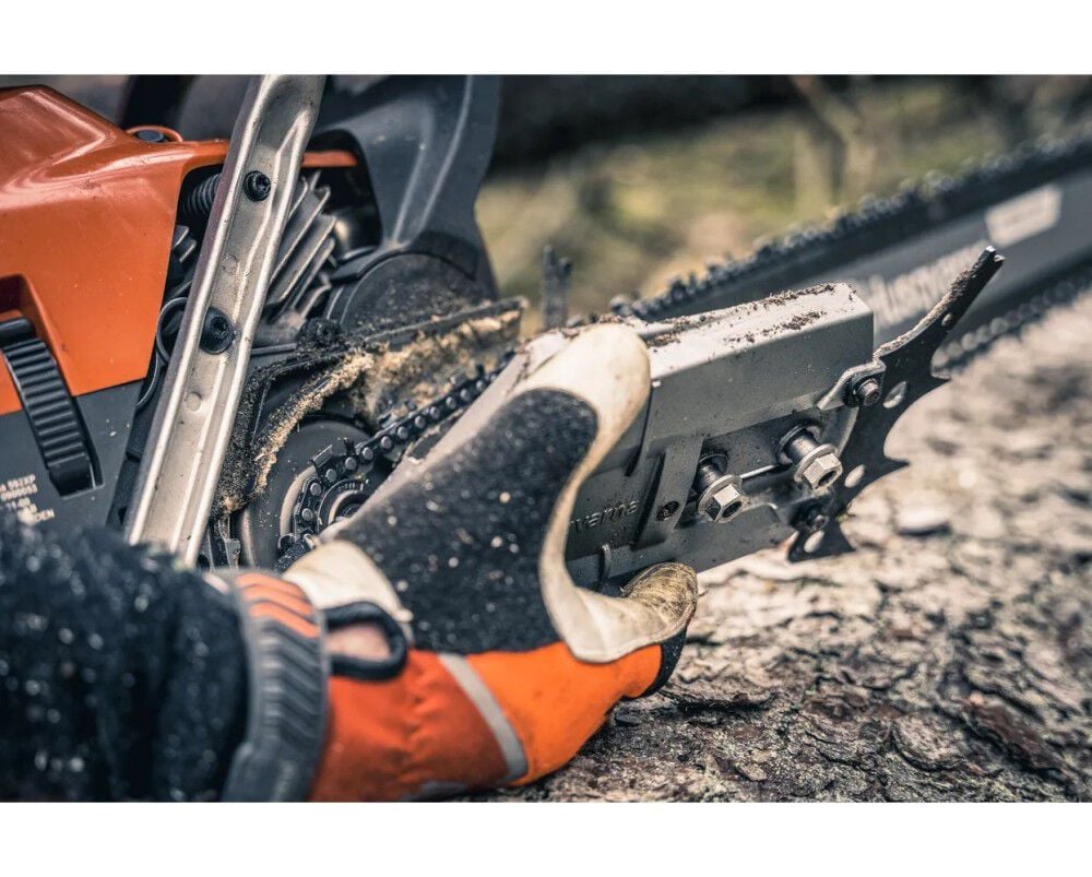 Husqvarna 592 XP 24 Inch and X-Cut C83 Chain 7.6HP Gas-Powered Chainsaw, large image number 20
