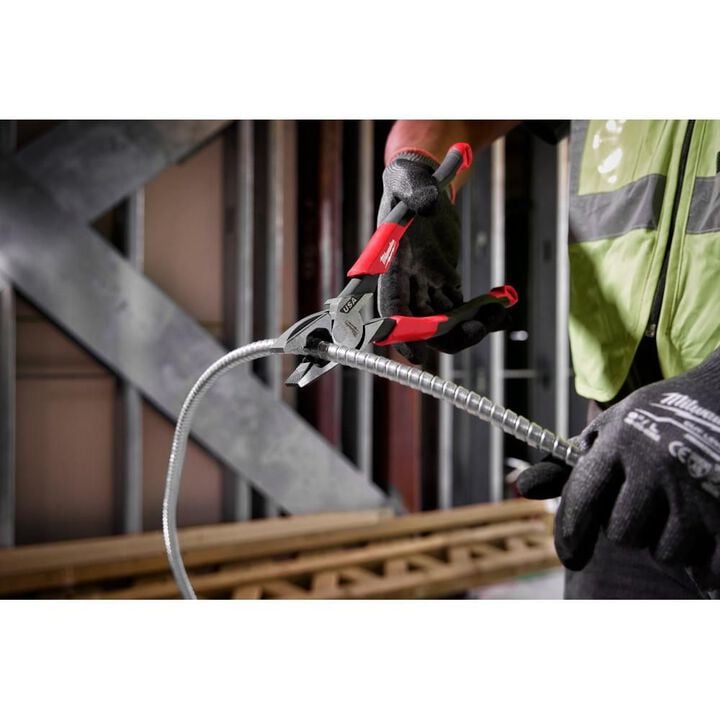 Milwaukee 9inch Linemans Comfort Grip Pliers (USA), large image number 3