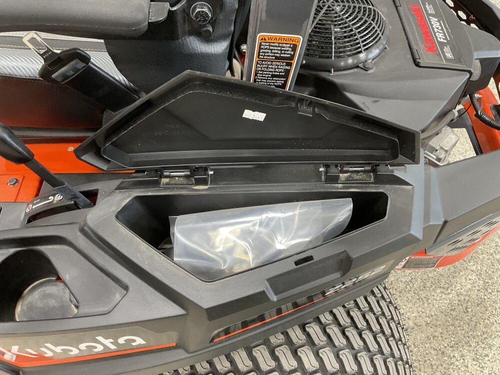Kubota Z252KW-54 54 Inch Kawasaki Engine Gas-Powered Zero-Turn Mower, large image number 13