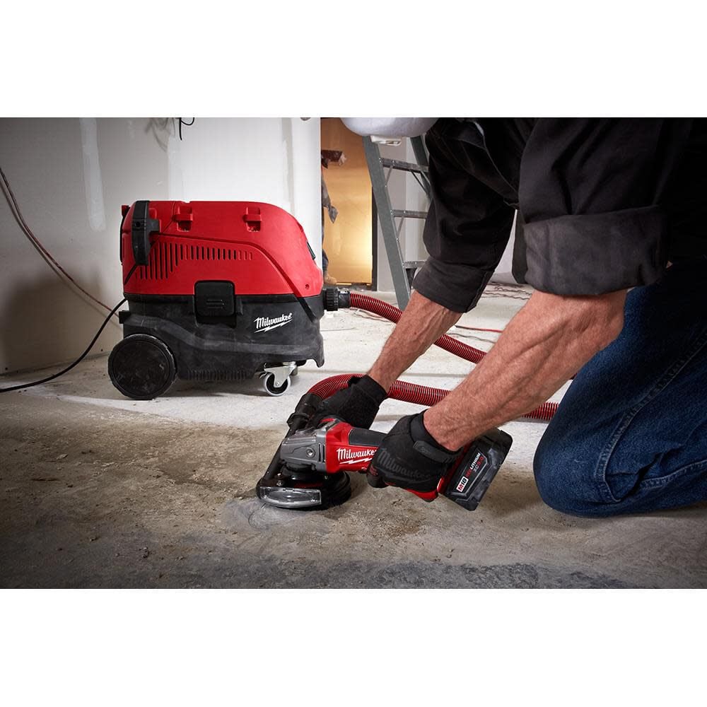 Milwaukee shop dust vacuum