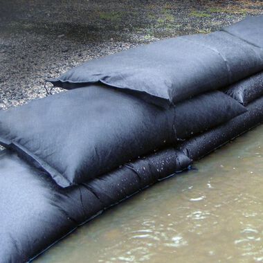 Quick Dam Grab and Go Flood Kit Includes 5-5 ft Flood Barriers and 10-2 ft Flood Bags in Bucket, large image number 5