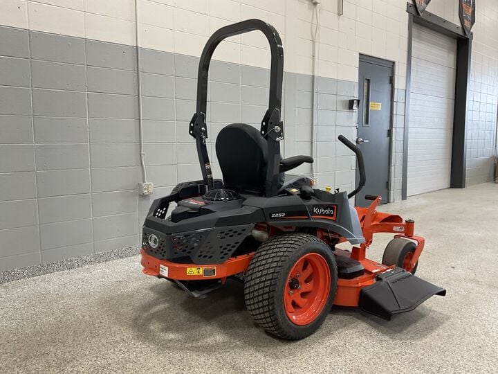 Kubota Z252KW-54 54 Inch Kawasaki Engine Gas-Powered Zero-Turn Mower, large image number 5