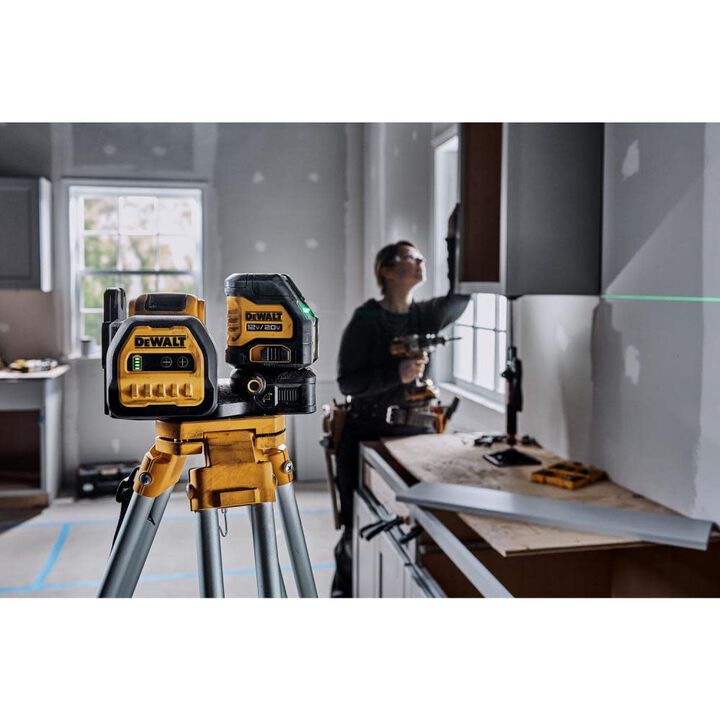 DEWALT 20V MAX Cross Line Green Laser Cordless Kit, large image number 1